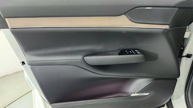 New 2026 Volvo EX90 Plus AWD/4WD image 9