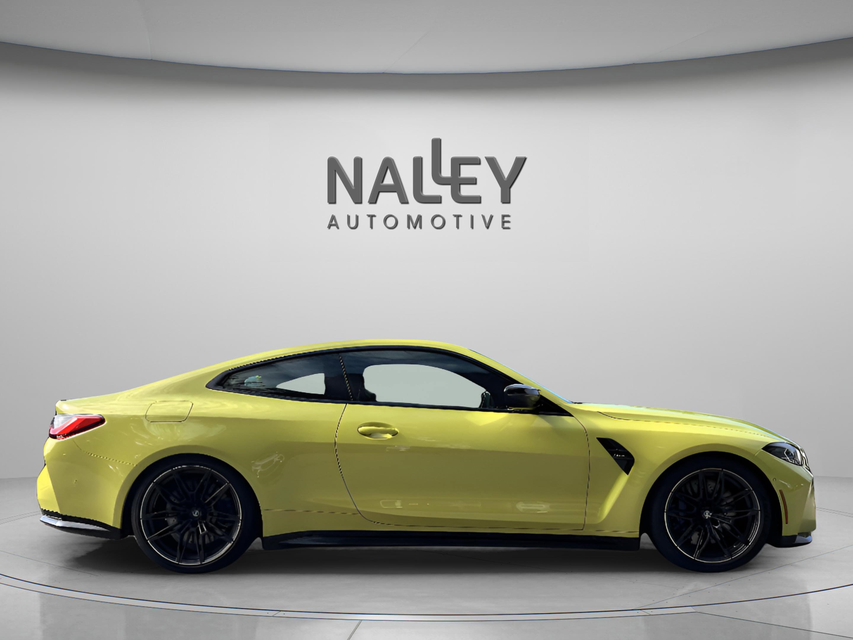 Used 2024 BMW M4 Coupe w/ M Carbon Exterior Package image 4