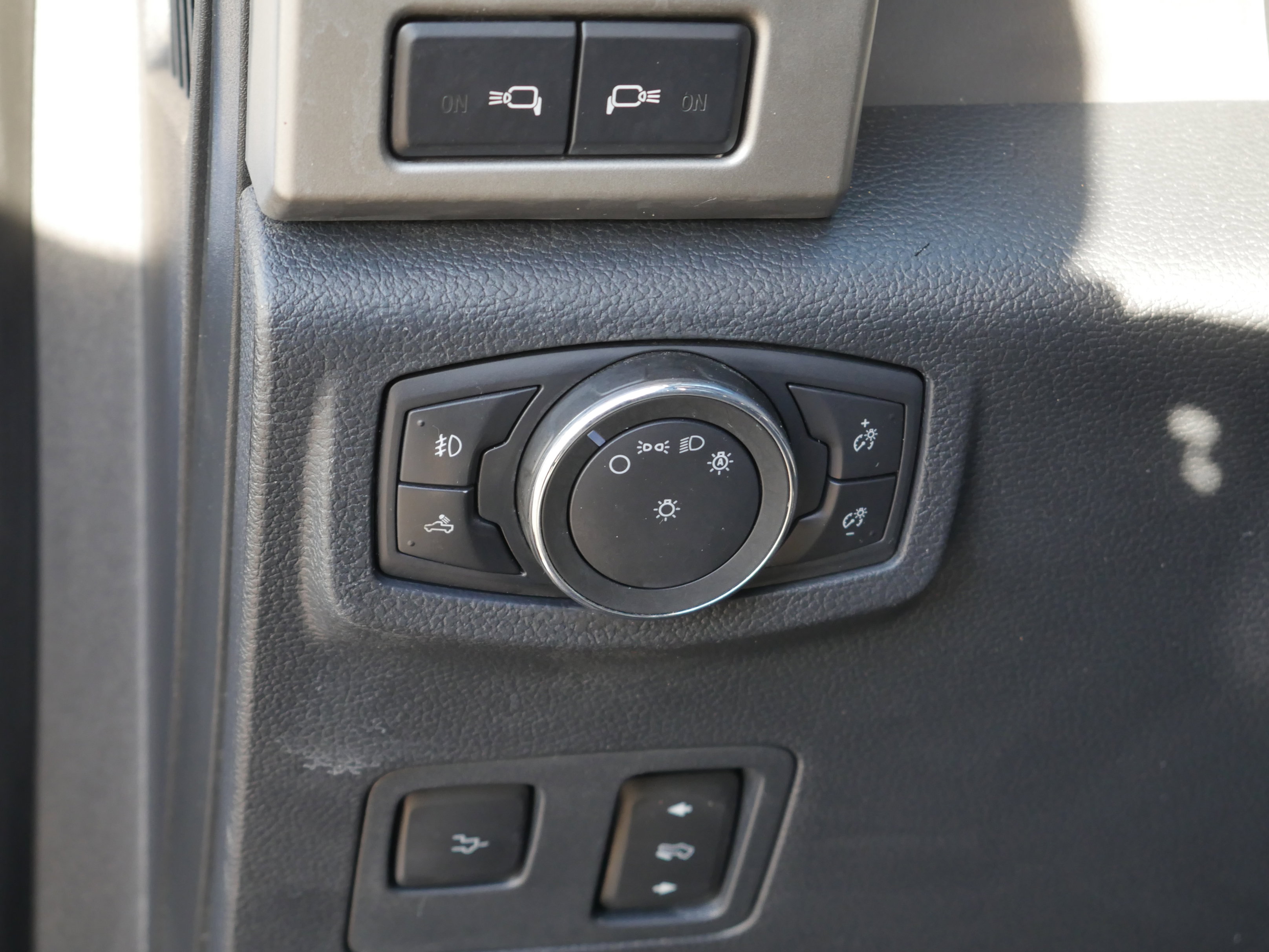 Used 2022 Ford F250 Lariat w/ Tremor Off-Road Package image 6