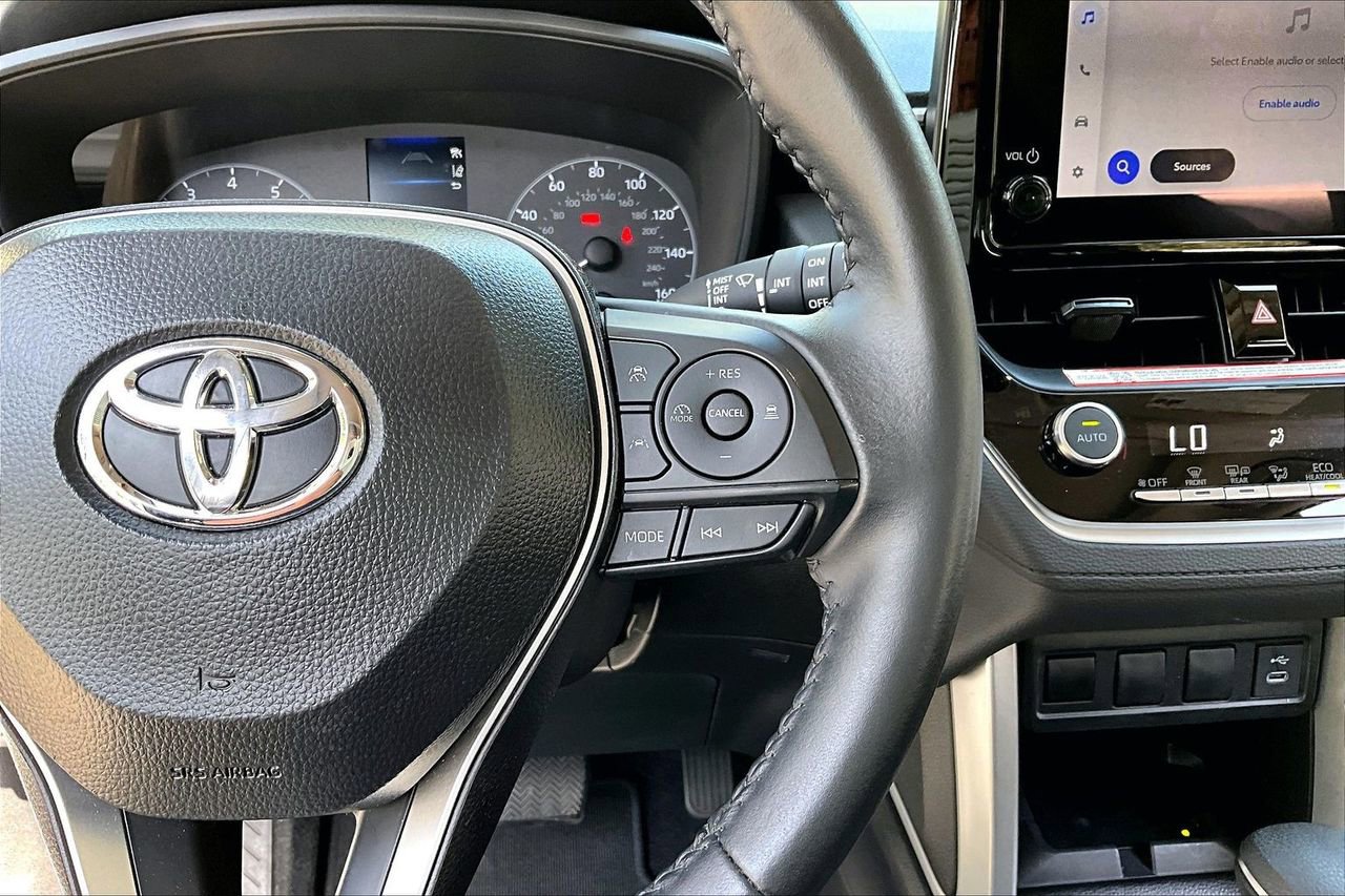 Used 2025 Toyota Corolla Cross LE w/ Moonroof Package image 11