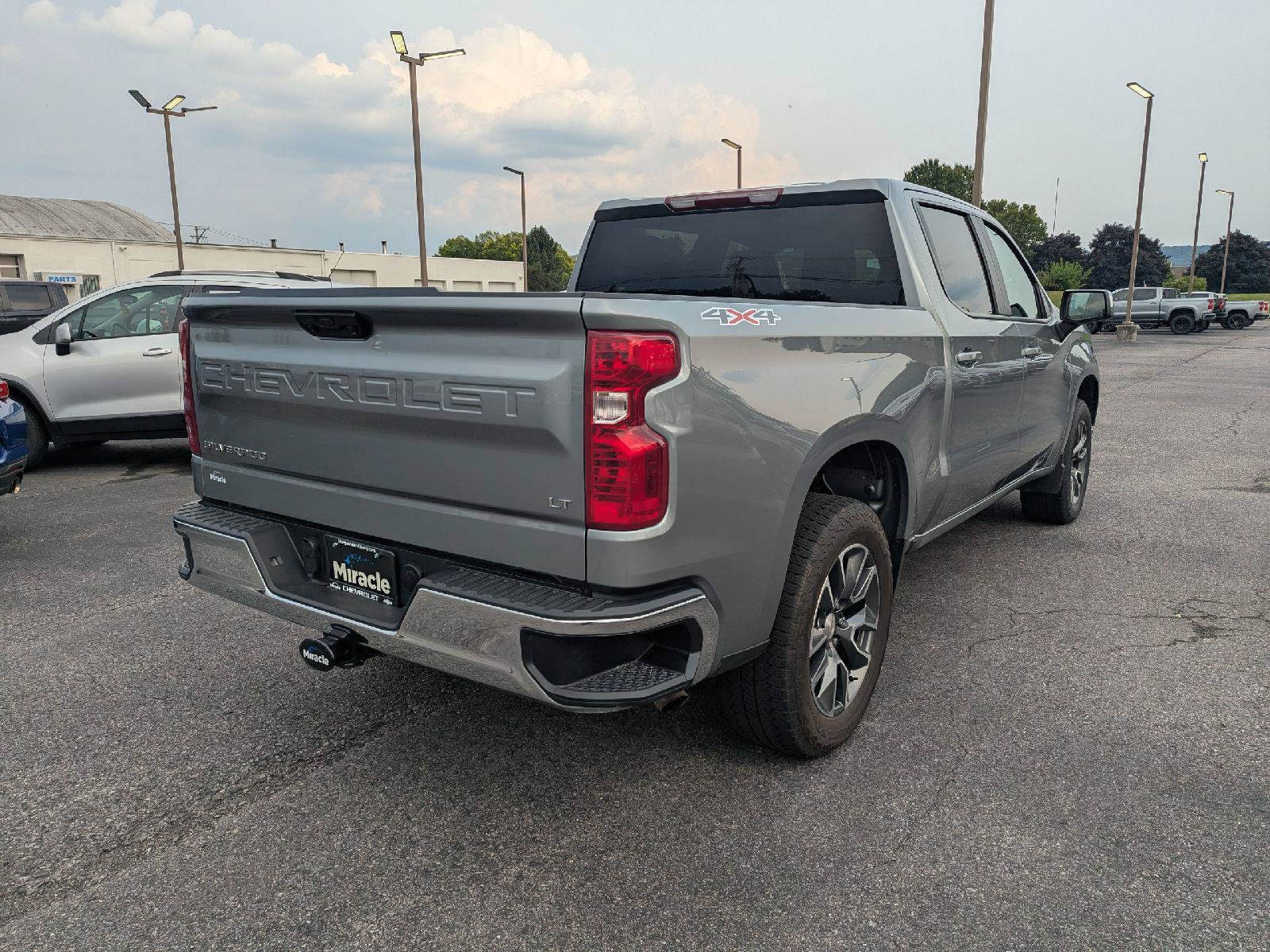 Used 2024 Chevrolet Silverado 1500 LT AWD/4WD image 7