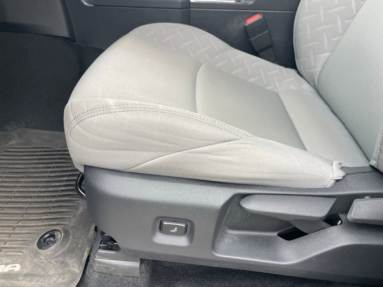 Used 2025 Toyota Tacoma SR5 image 5