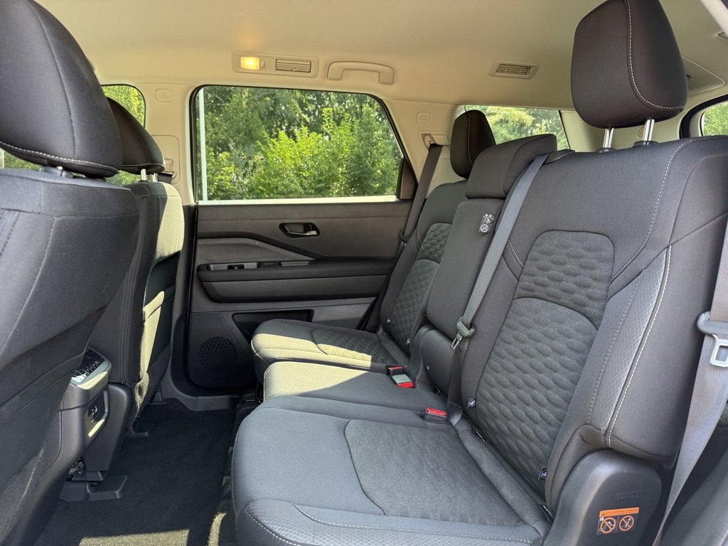 Certified 2025 Nissan Pathfinder SV image 23