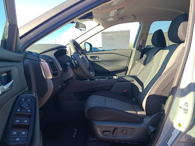 New 2027 Nissan Rogue SV w/ Cold Weather Package AWD/4WD image 12