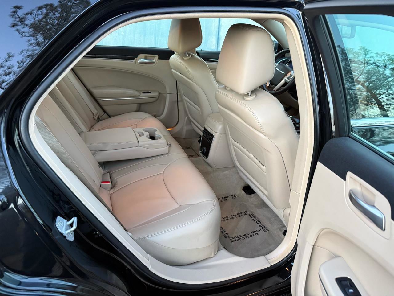Used 2014 Chrysler 300 image 22