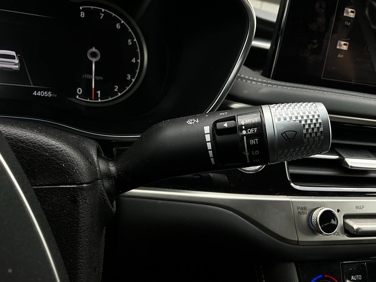 Used 2025 Genesis G70 2.5T image 38