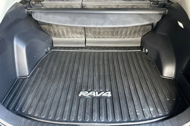 Used 2023 Toyota RAV4 LE AWD/4WD image 19