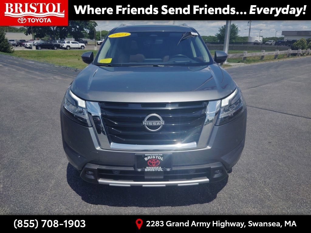 Used 2023 Nissan Pathfinder Platinum AWD/4WD image 2