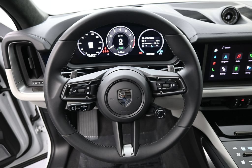 Certified 2025 Porsche Cayenne Turbo AWD/4WD image 19