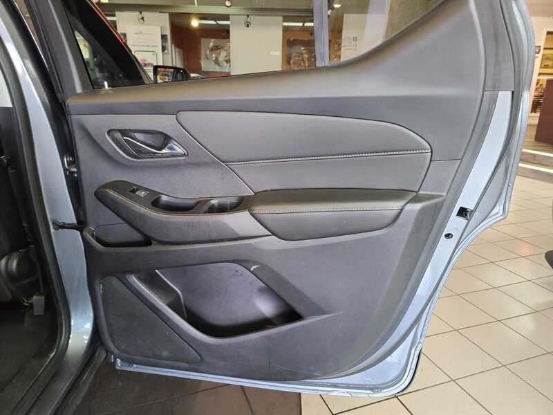 Used 2020 Chevrolet Traverse LT FWD image 17