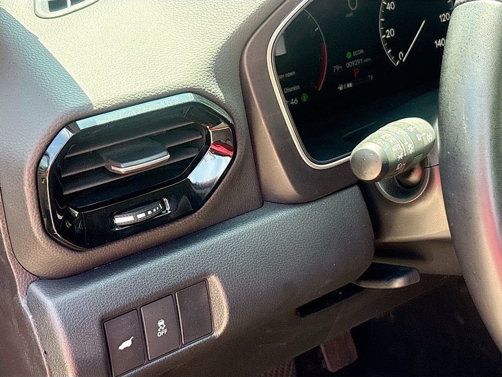 Used 2025 Honda Pilot Touring image 10