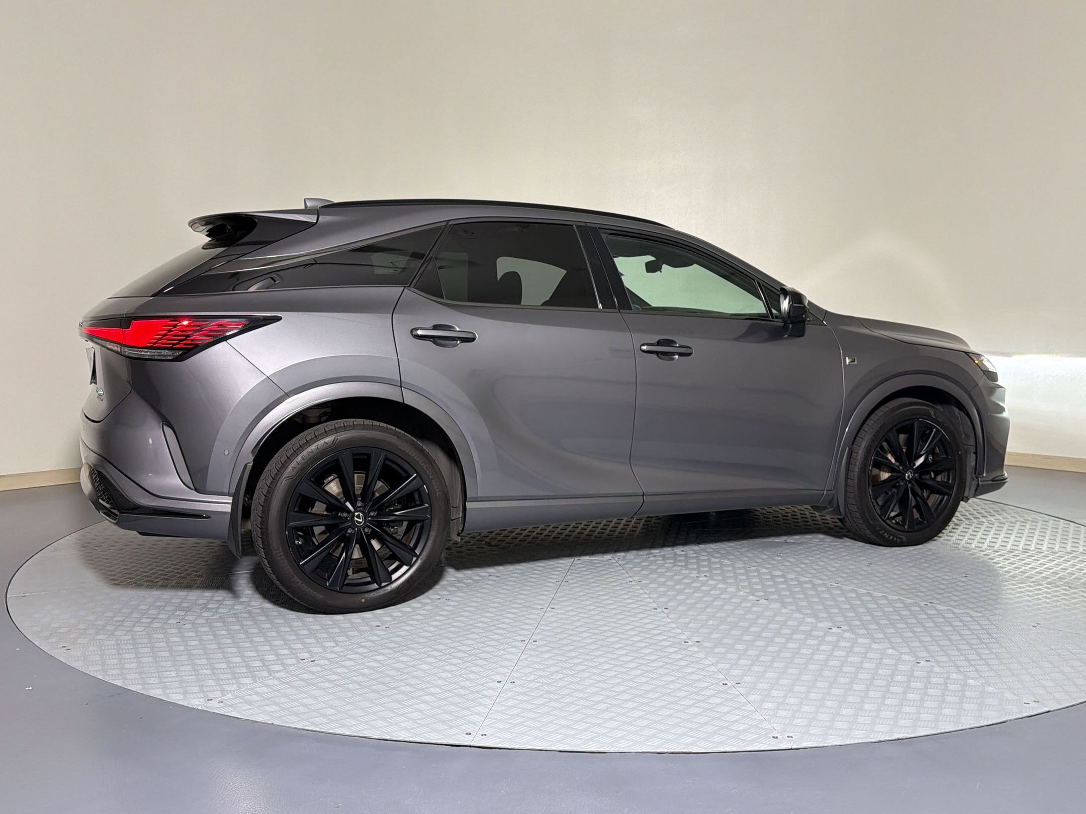 Used 2023 Lexus RX 500h F Sport w/ Cold Area Package AWD/4WD image 9
