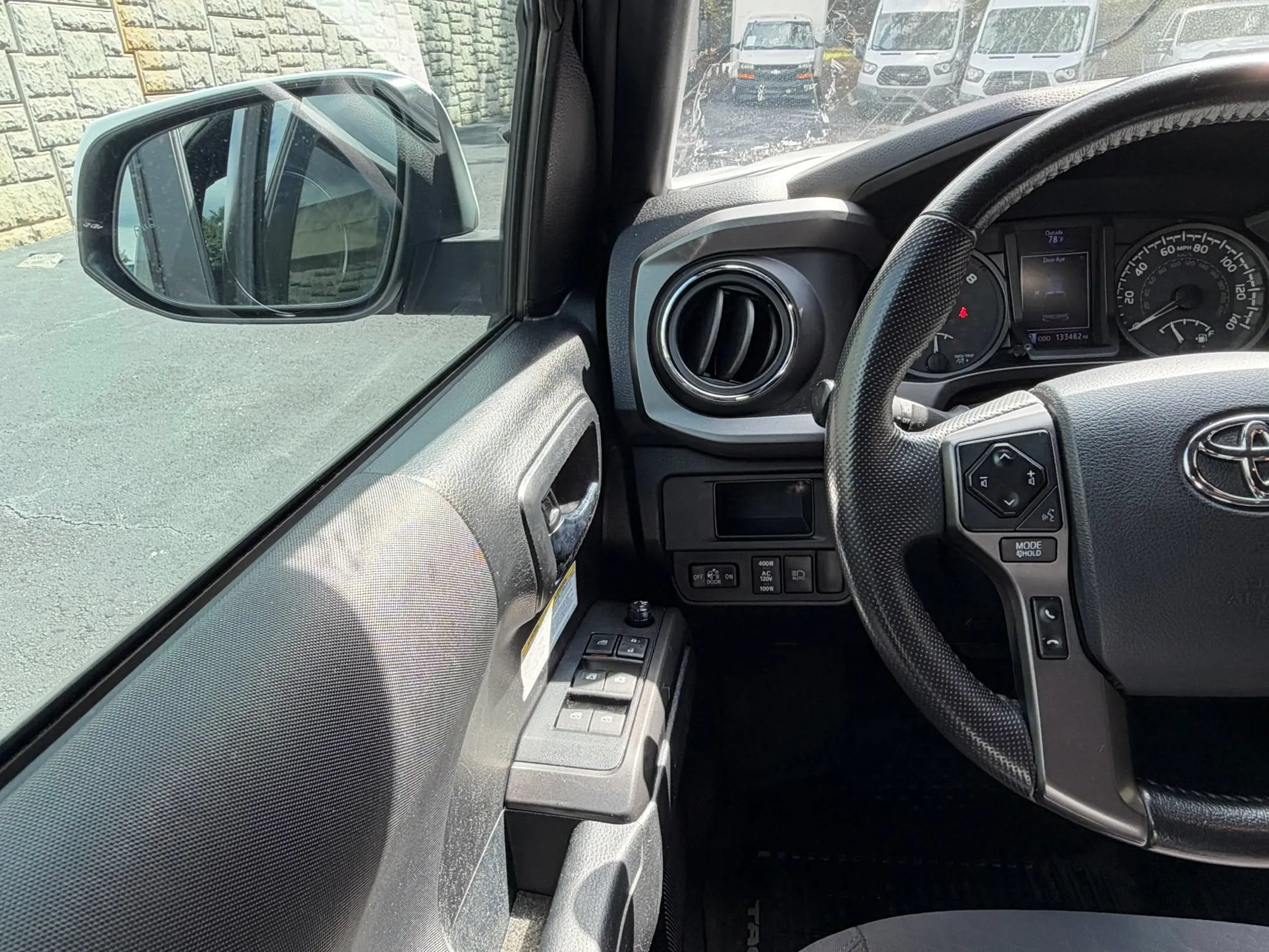 Used 2019 Toyota Tacoma TRD Off-Road w/ Technology Package AWD/4WD image 14
