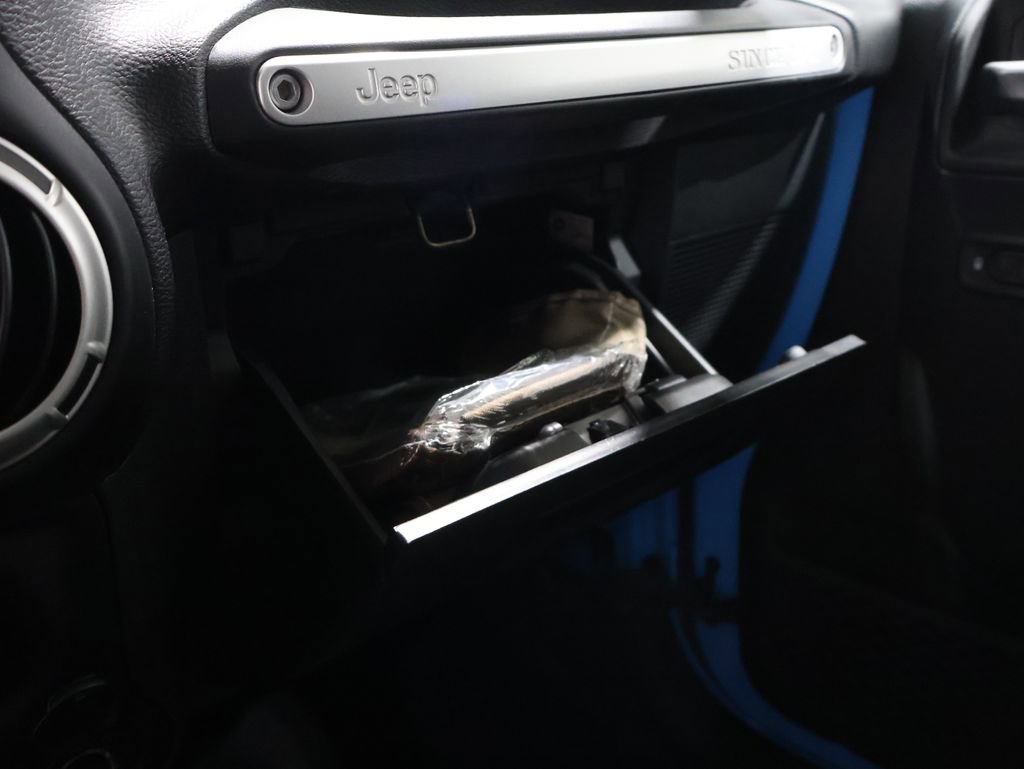 Used 2017 Jeep Wrangler Unlimited Sahara w/ Dual Top Group image 28