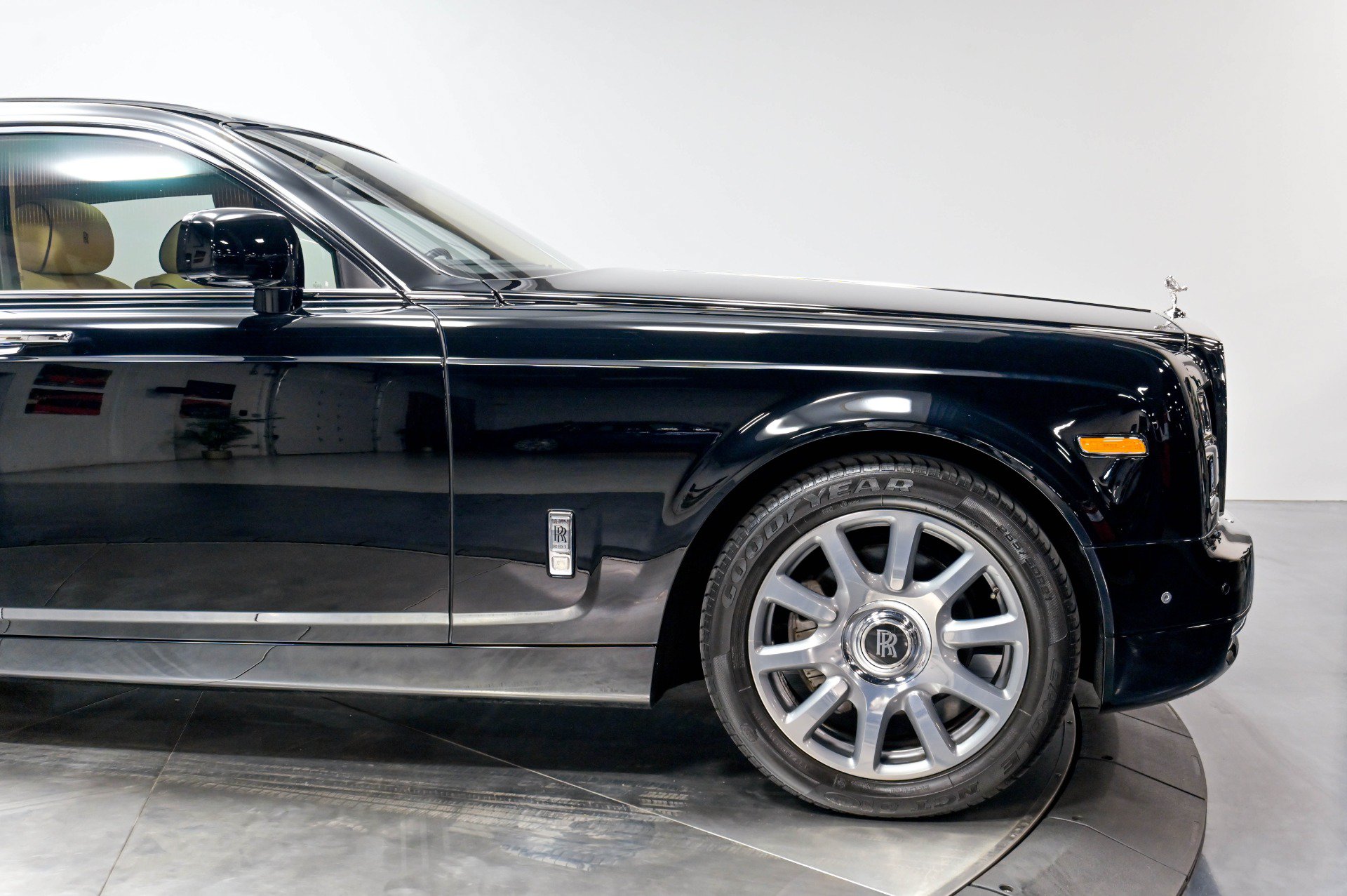 Used 2013 Rolls-Royce Phantom Sedan RWD image 23