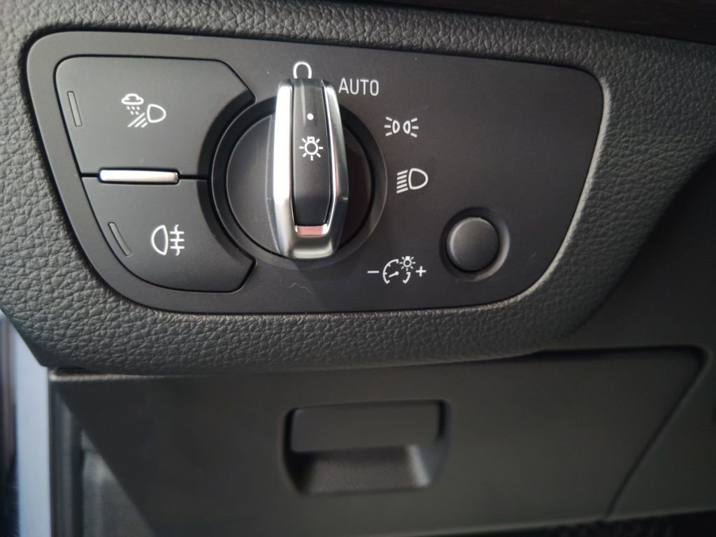 Used 2024 Audi Q5 2.0T Premium w/ Convenience Package image 19