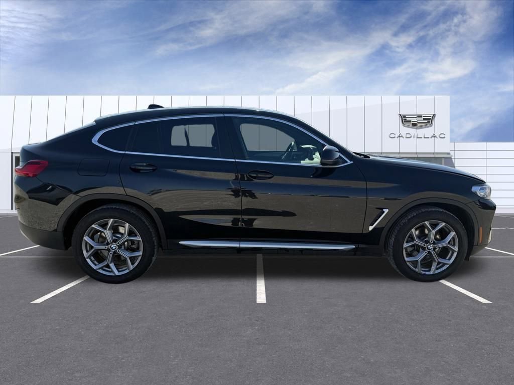 Used 2025 BMW X4 xDrive30i image 2