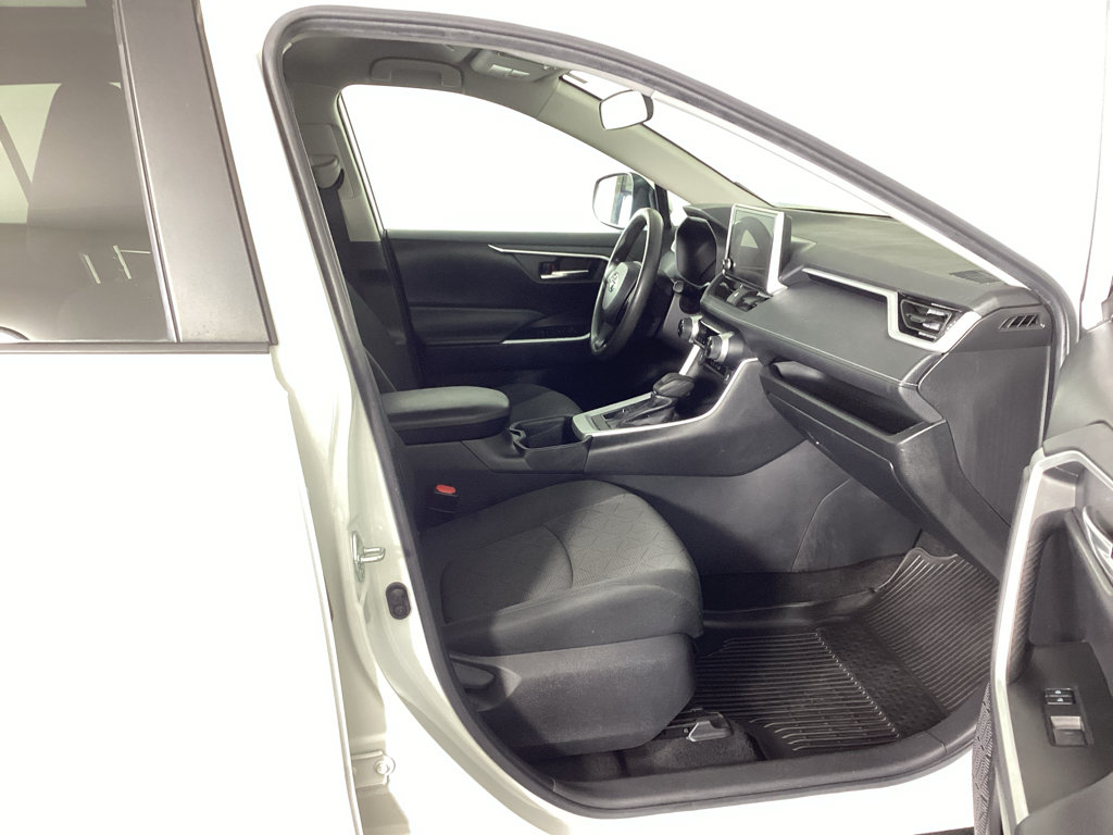 Used 2023 Toyota RAV4 XLE AWD/4WD image 9