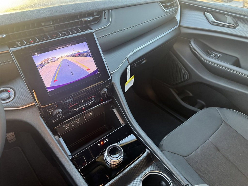 New 2025 Jeep Grand Cherokee Laredo image 13