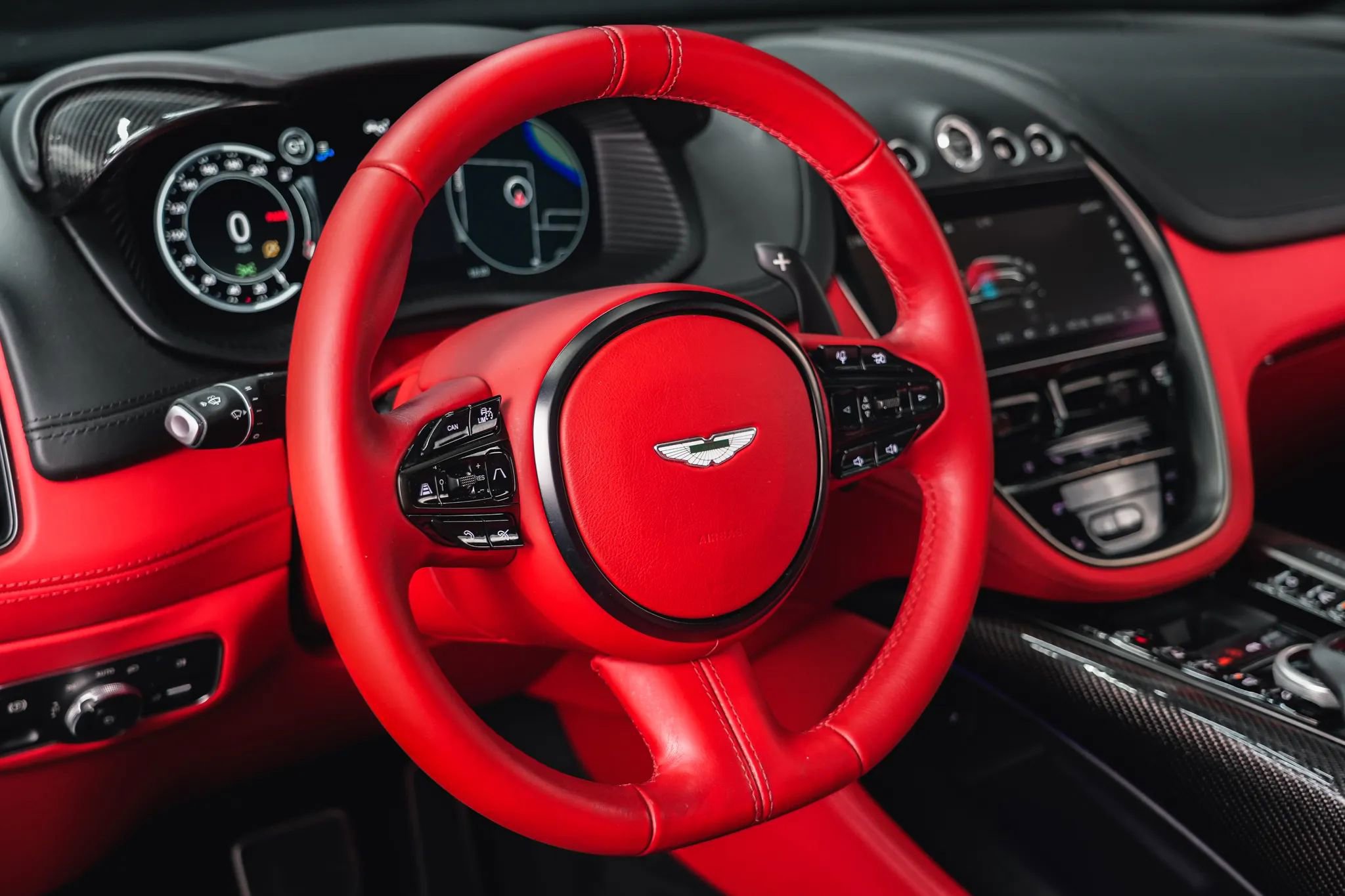 Used 2021 Aston Martin DBX AWD/4WD image 39