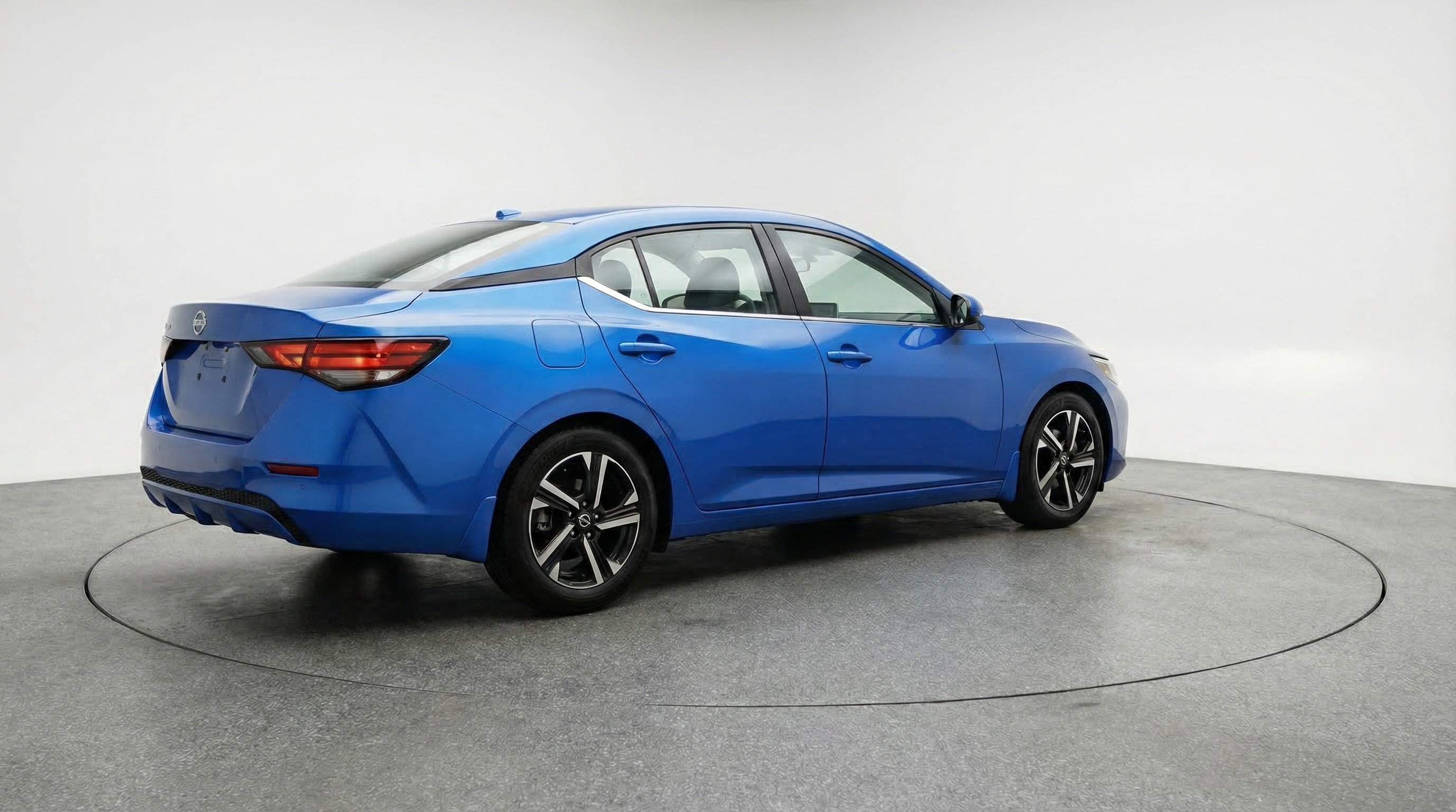 Used 2025 Nissan Sentra SV FWD image 9