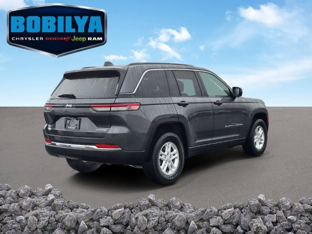 Used 2025 Jeep Grand Cherokee Laredo AWD/4WD image 3