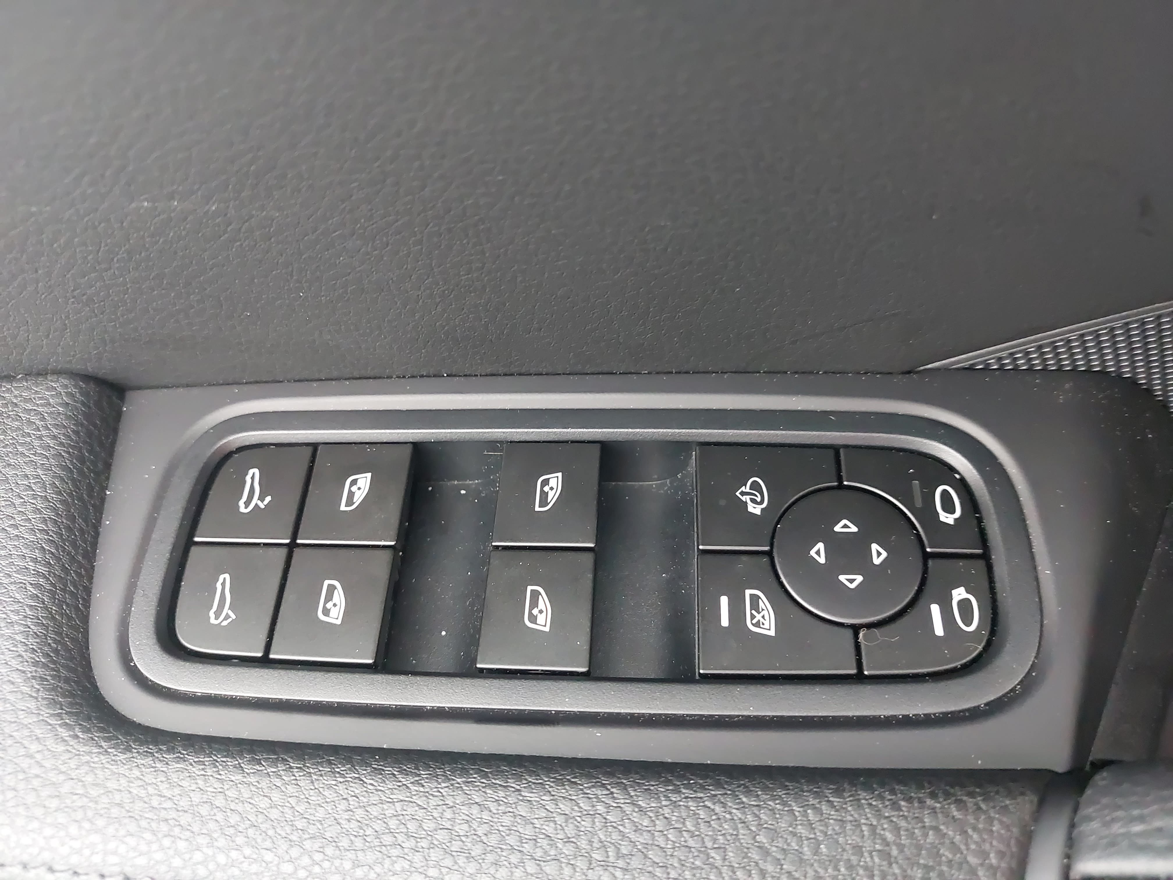 Certified 2026 Porsche Cayenne AWD/4WD image 30