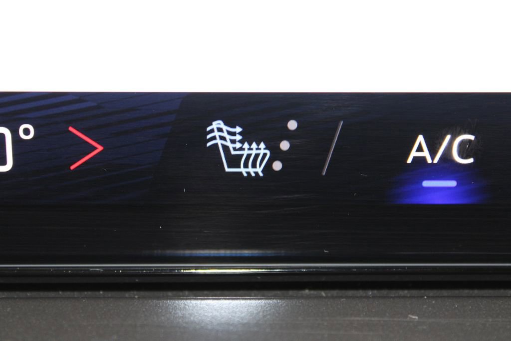 Used 2024 Chevrolet Traverse LT image 48