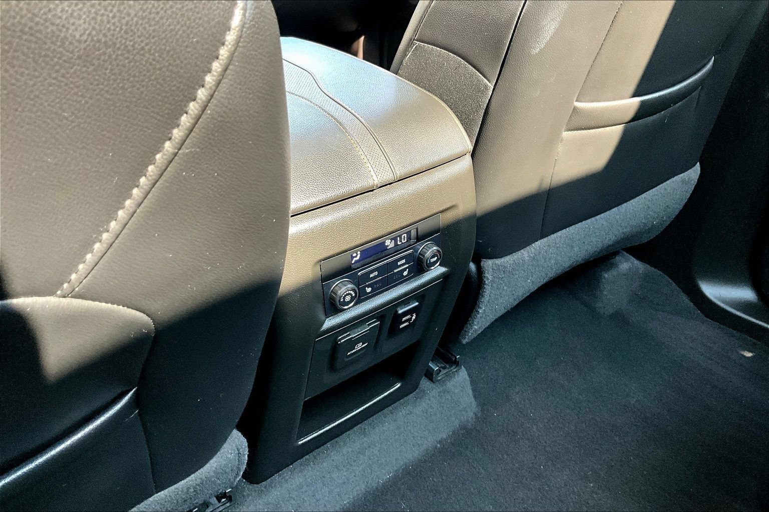 Used 2018 Chevrolet Traverse Premier AWD/4WD image 11