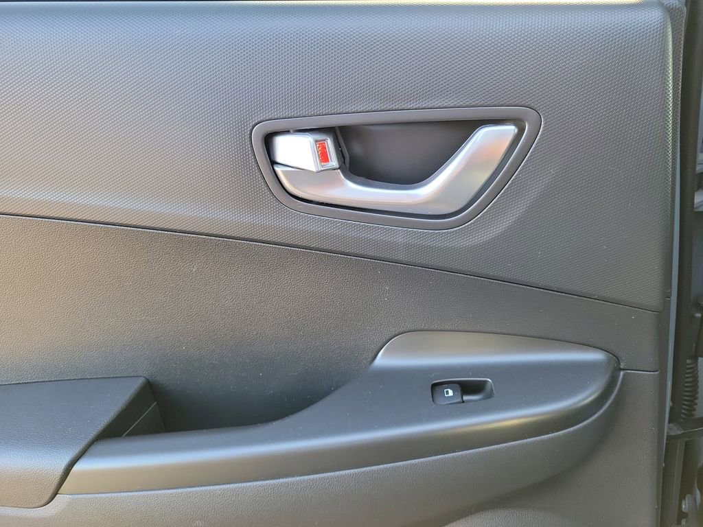 Used 2022 Hyundai Kona SEL w/ Convenience Package image 14