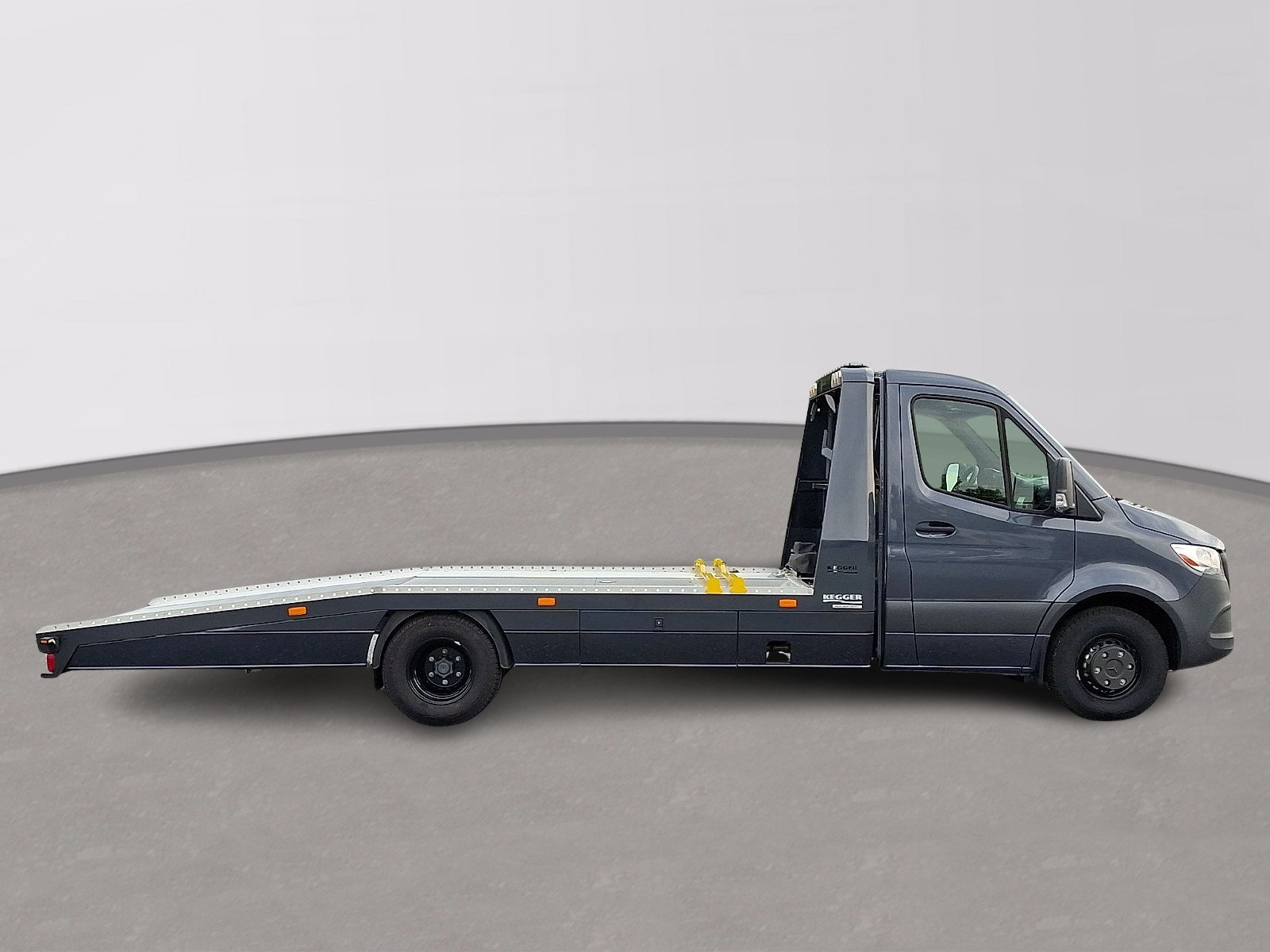 Used 2023 Mercedes-Benz Sprinter 4500 image 4