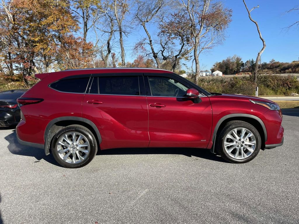 Used 2023 Toyota Highlander Limited image 32
