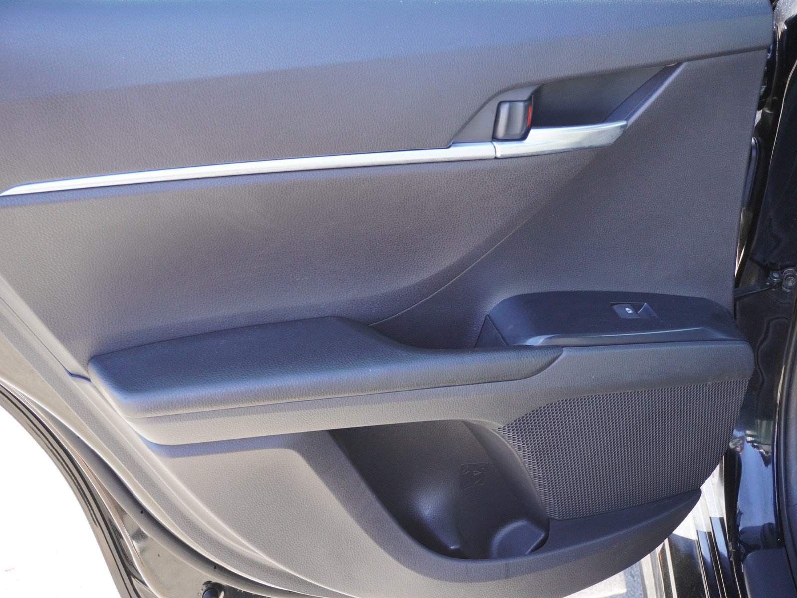 Used 2018 Toyota Camry SE FWD image 11
