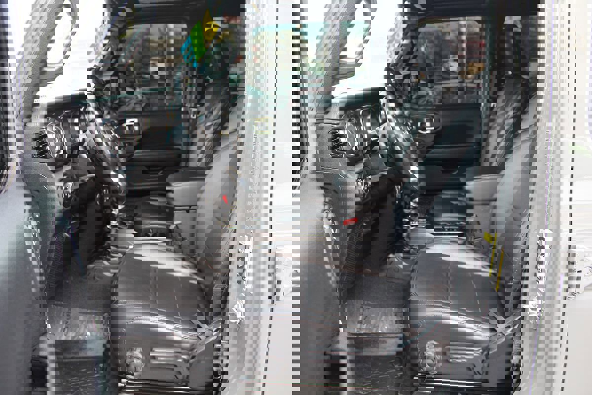 Used 2020 Jeep Wrangler Unlimited Sahara image 18