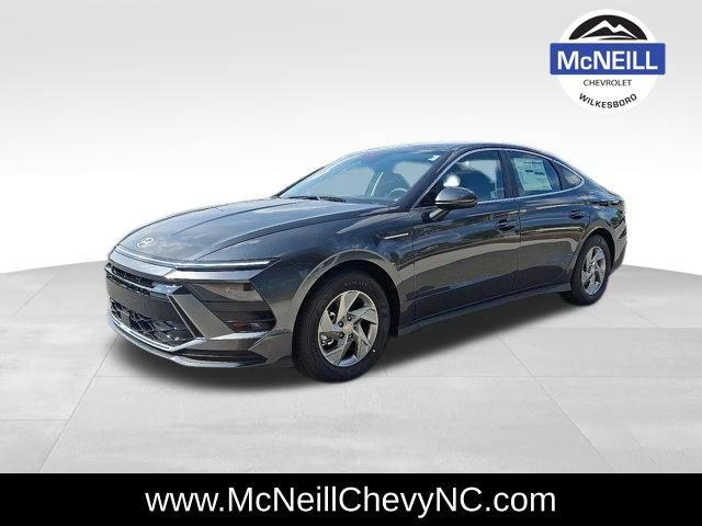 Used 2025 Hyundai Sonata SE image 2