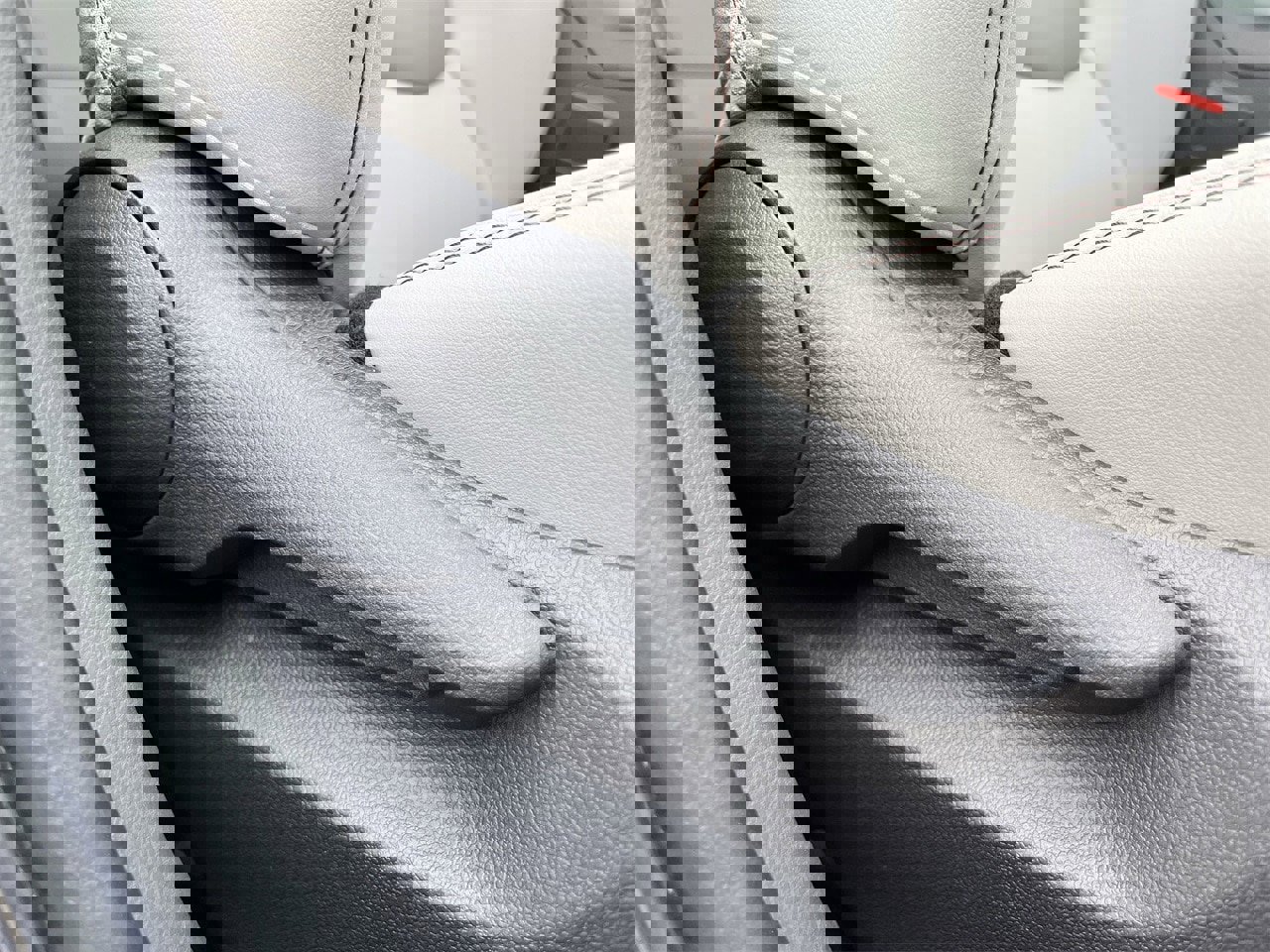 Used 2025 Toyota RAV4 XLE Premium image 28