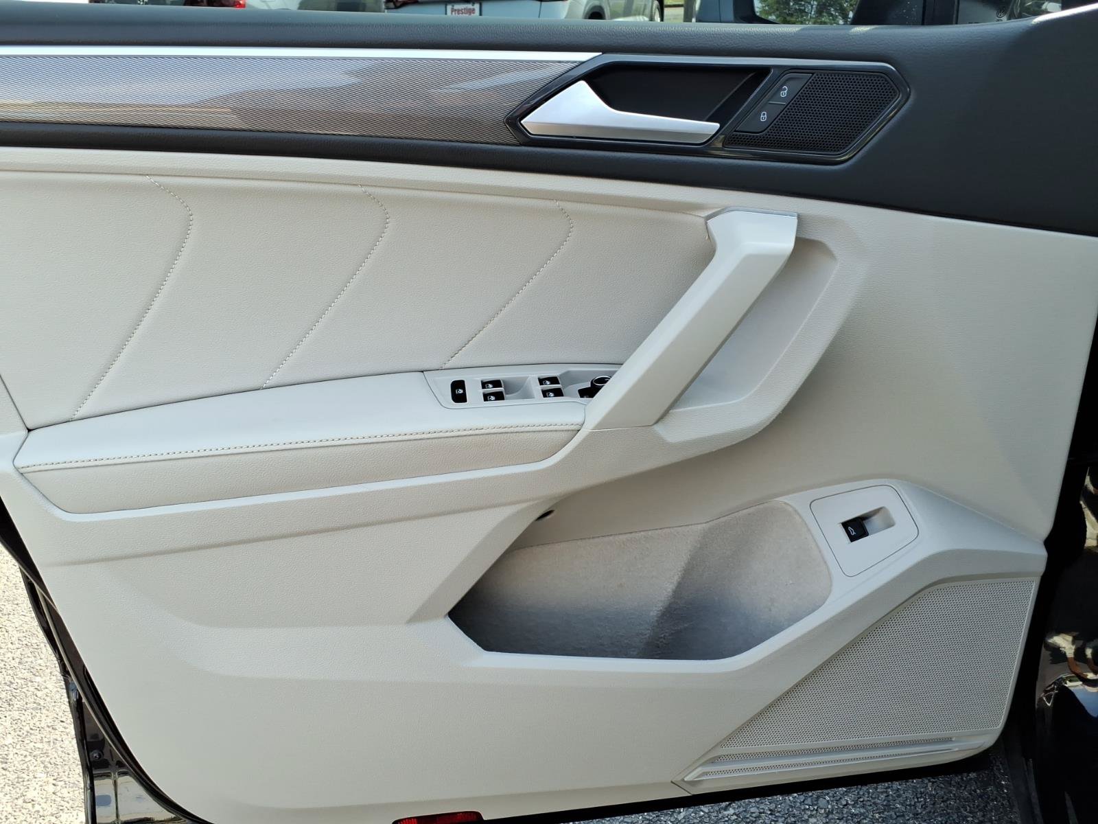 Certified 2023 Volkswagen Tiguan SE R-Line FWD image 15