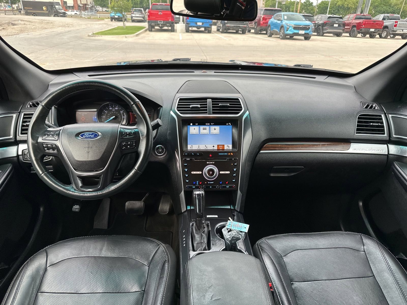 Used 2017 Ford Explorer Limited w/ Equipment Group 301A FWD image 9