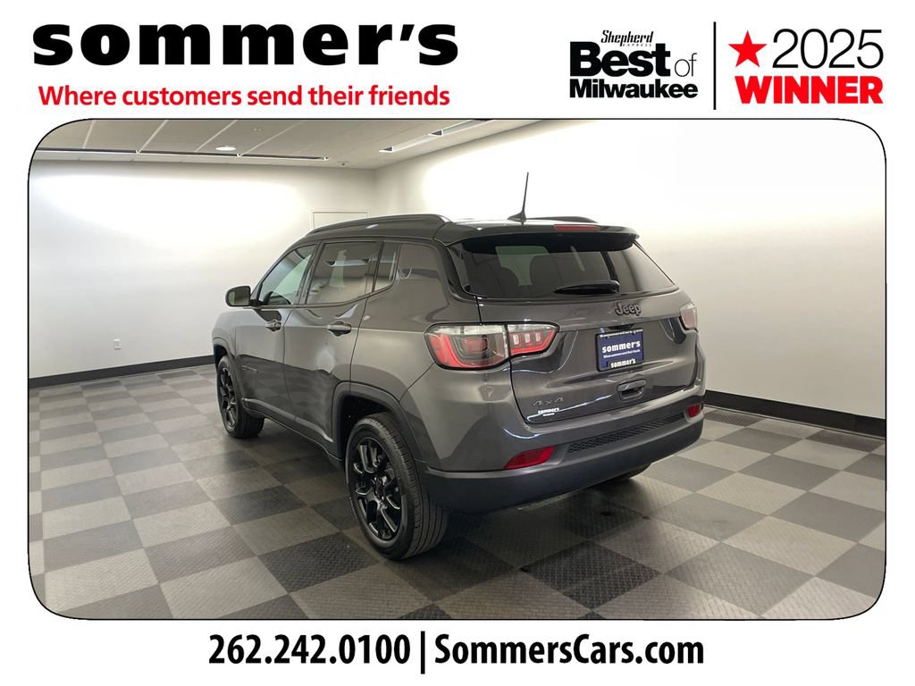 Used 2024 Jeep Compass Latitude w/ Convenience Group AWD/4WD image 3