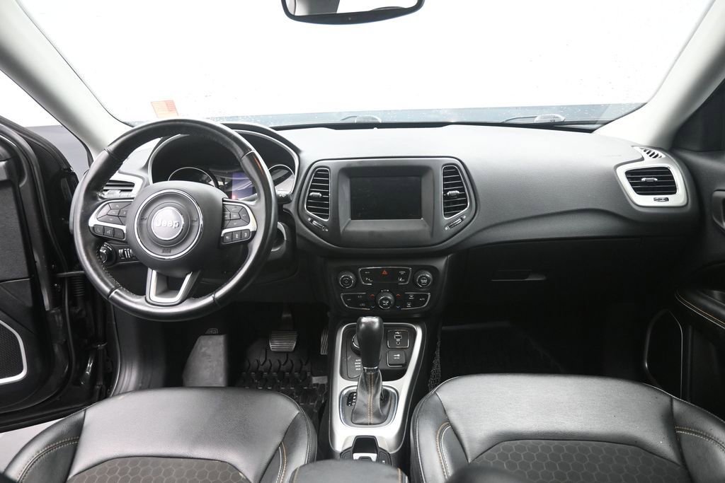 Used 2020 Jeep Compass Latitude AWD/4WD image 12