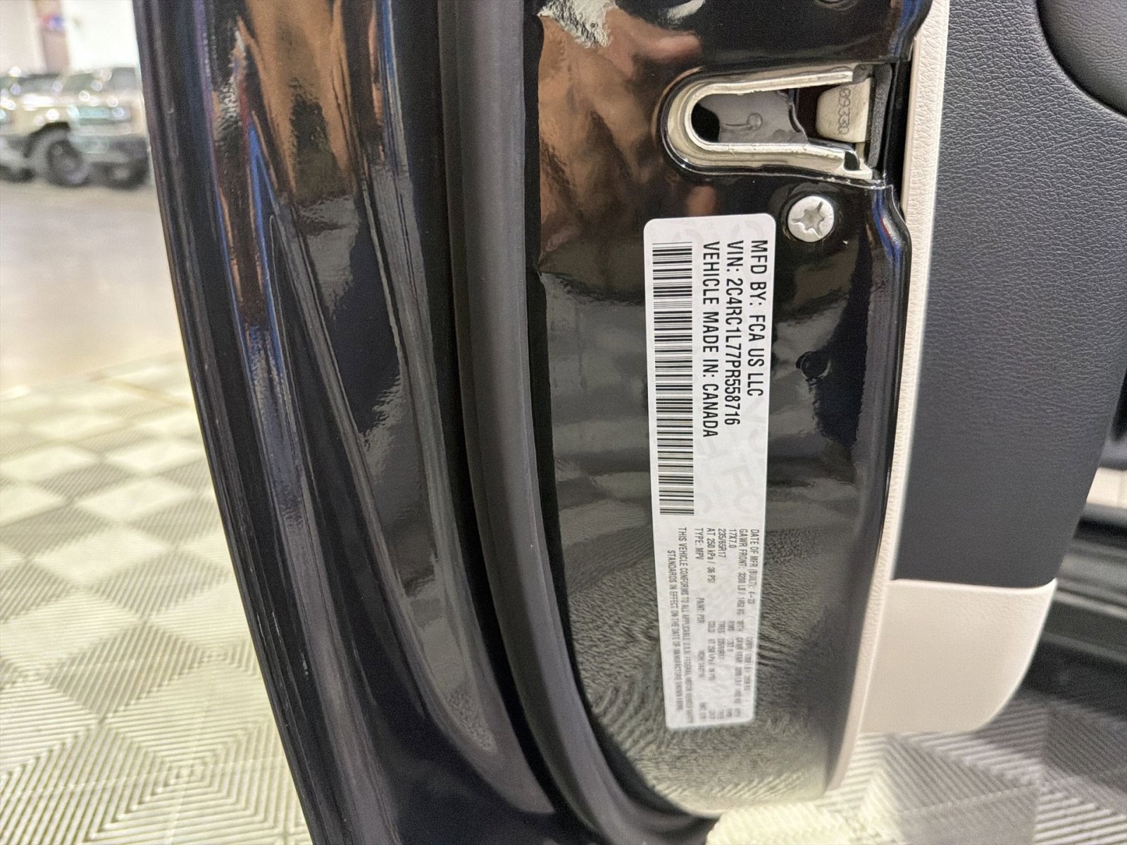 Used 2023 Chrysler Pacifica Touring-L image 41