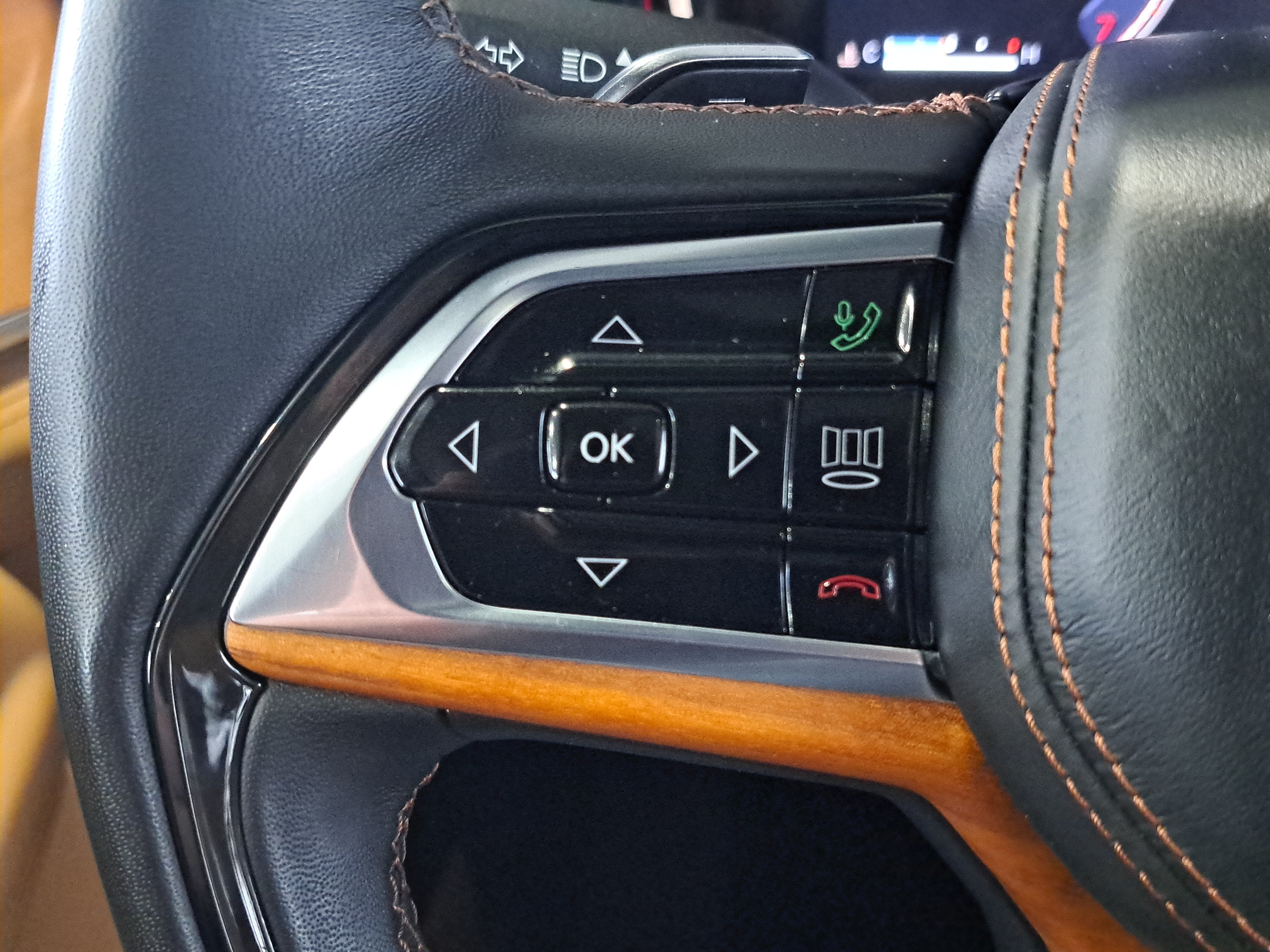 Certified 2024 Jeep Grand Cherokee Summit AWD/4WD image 24