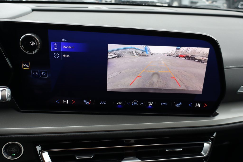 Used 2025 Chevrolet Traverse LT w/ Sun and Wheel Package image 11