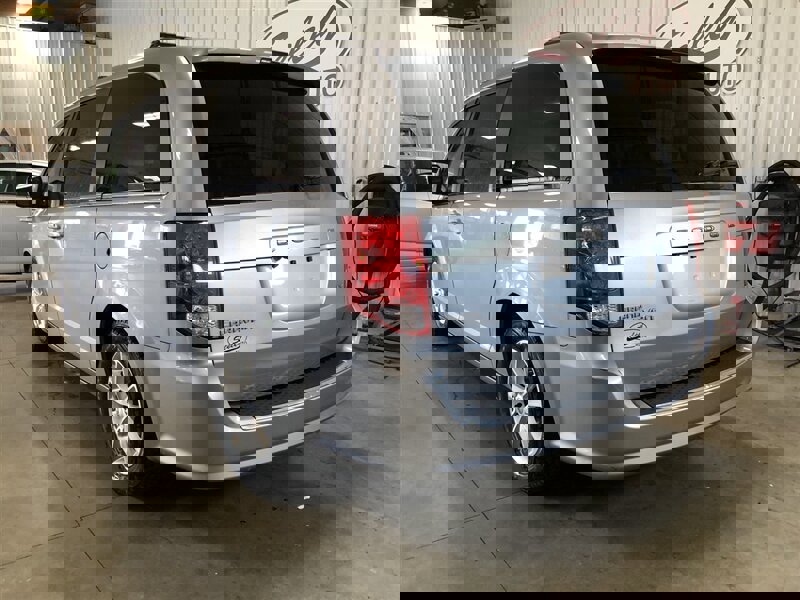 Used 2020 Dodge Grand Caravan SXT image 3