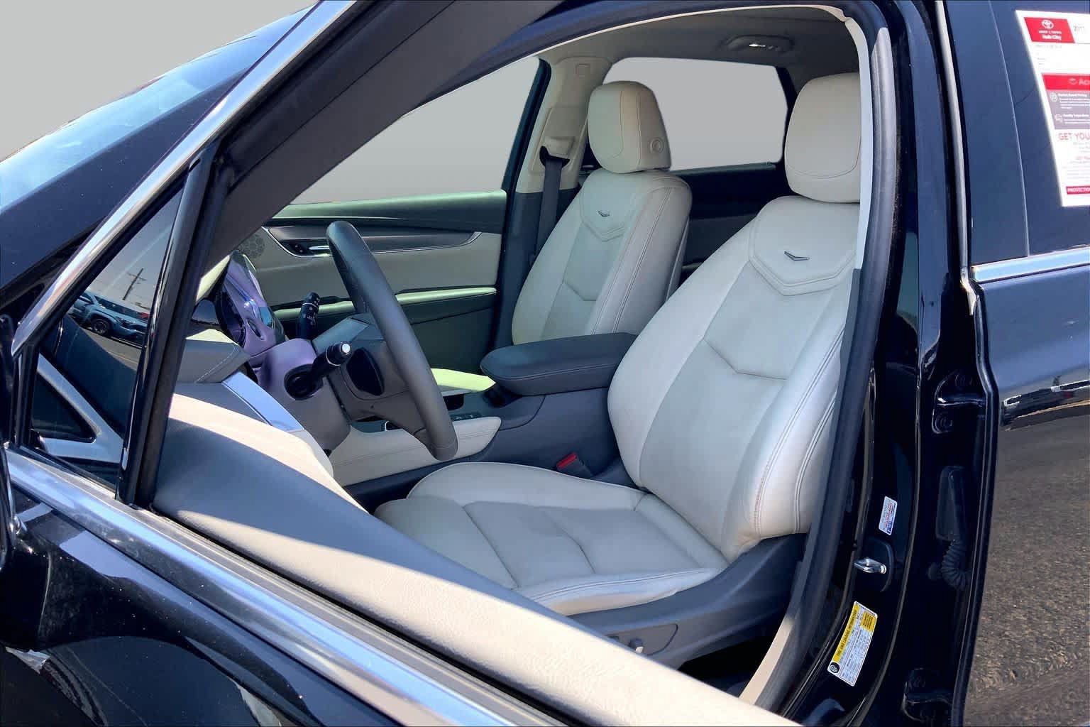 Used 2017 Cadillac XT5 Premium Luxury FWD image 8