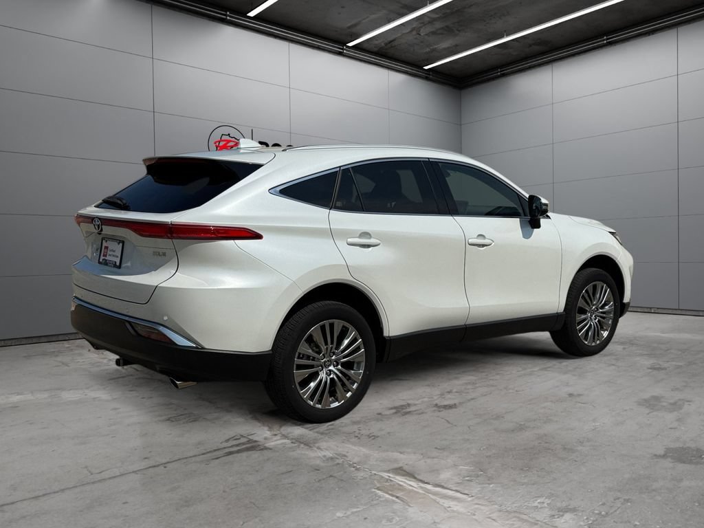 Certified 2024 Toyota Venza XLE AWD/4WD image 5
