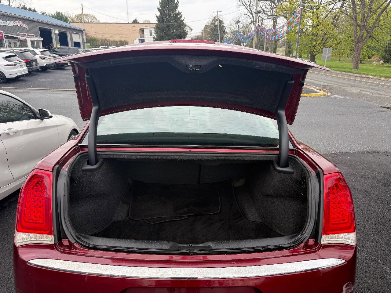 Used 2018 Chrysler 300 Limited image 21