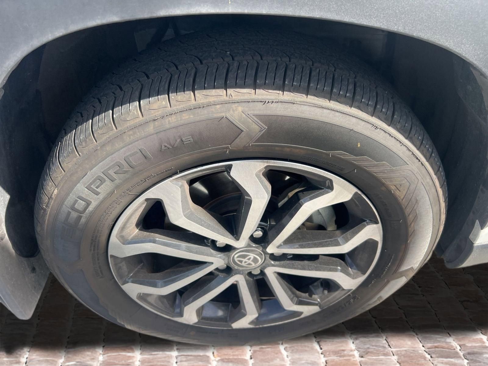 Used 2023 Toyota Corolla Cross SE image 16