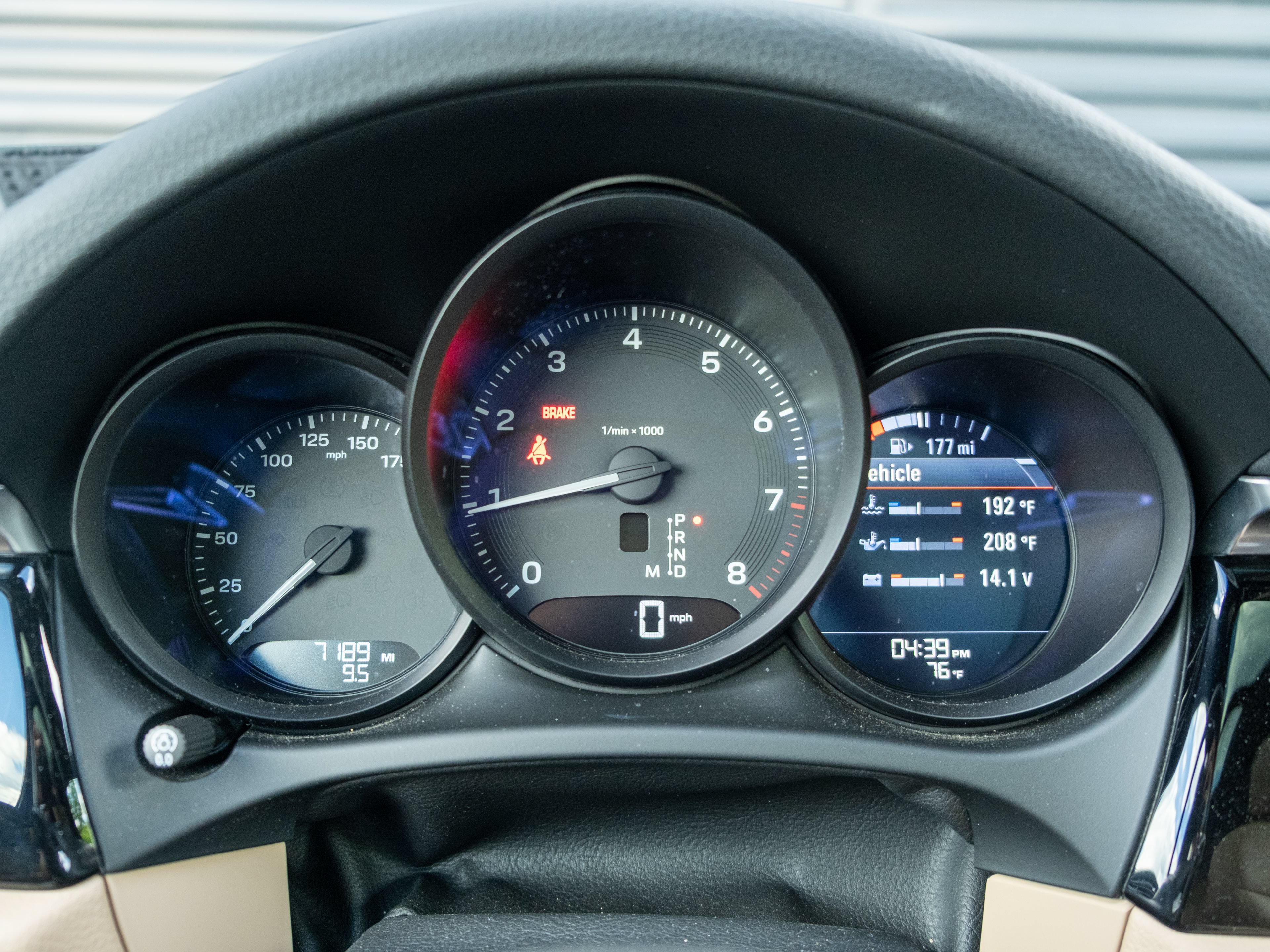 Certified 2024 Porsche Macan AWD/4WD image 24