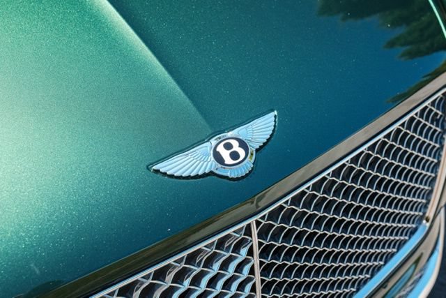 Used 2022 Bentley Bentayga AWD/4WD image 20